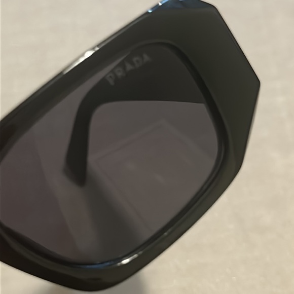 Black Prada sunglasses for women - Picture 6 of 6